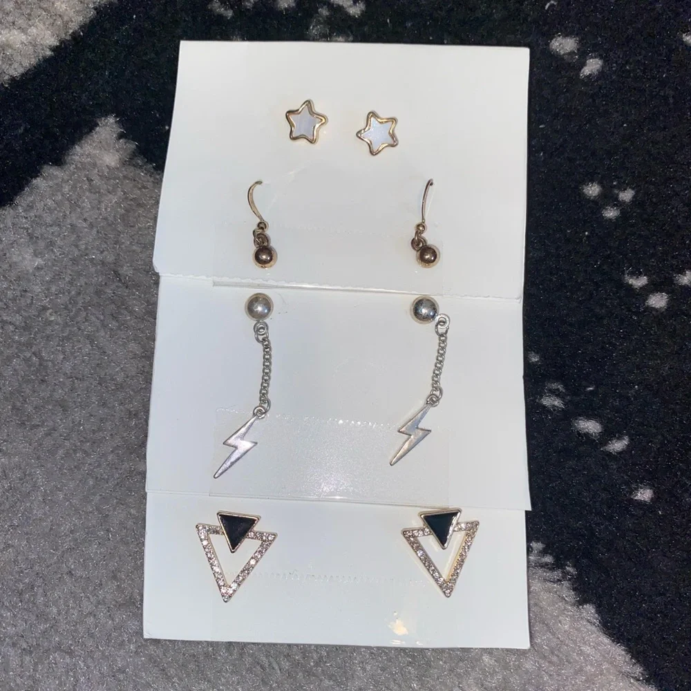 Earring bundle - Picture 2 of 2